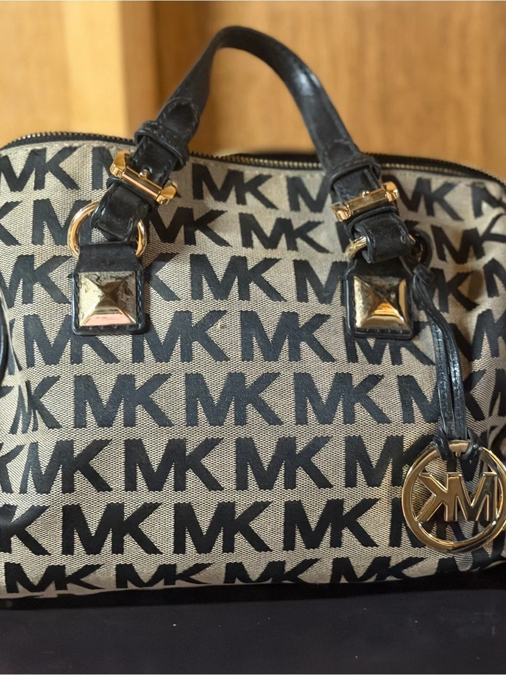 Michael Kors signature mk